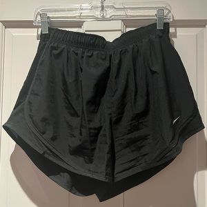 Nike Women’s Tempo Short Large